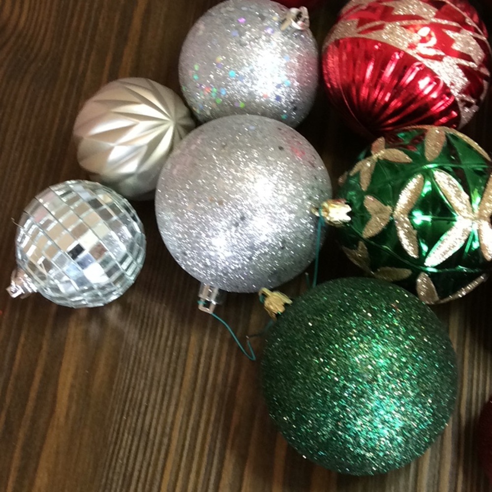 FINAL SALE PRICE Christmas Ornament Lot in Many Colors - Picture 2 of 4